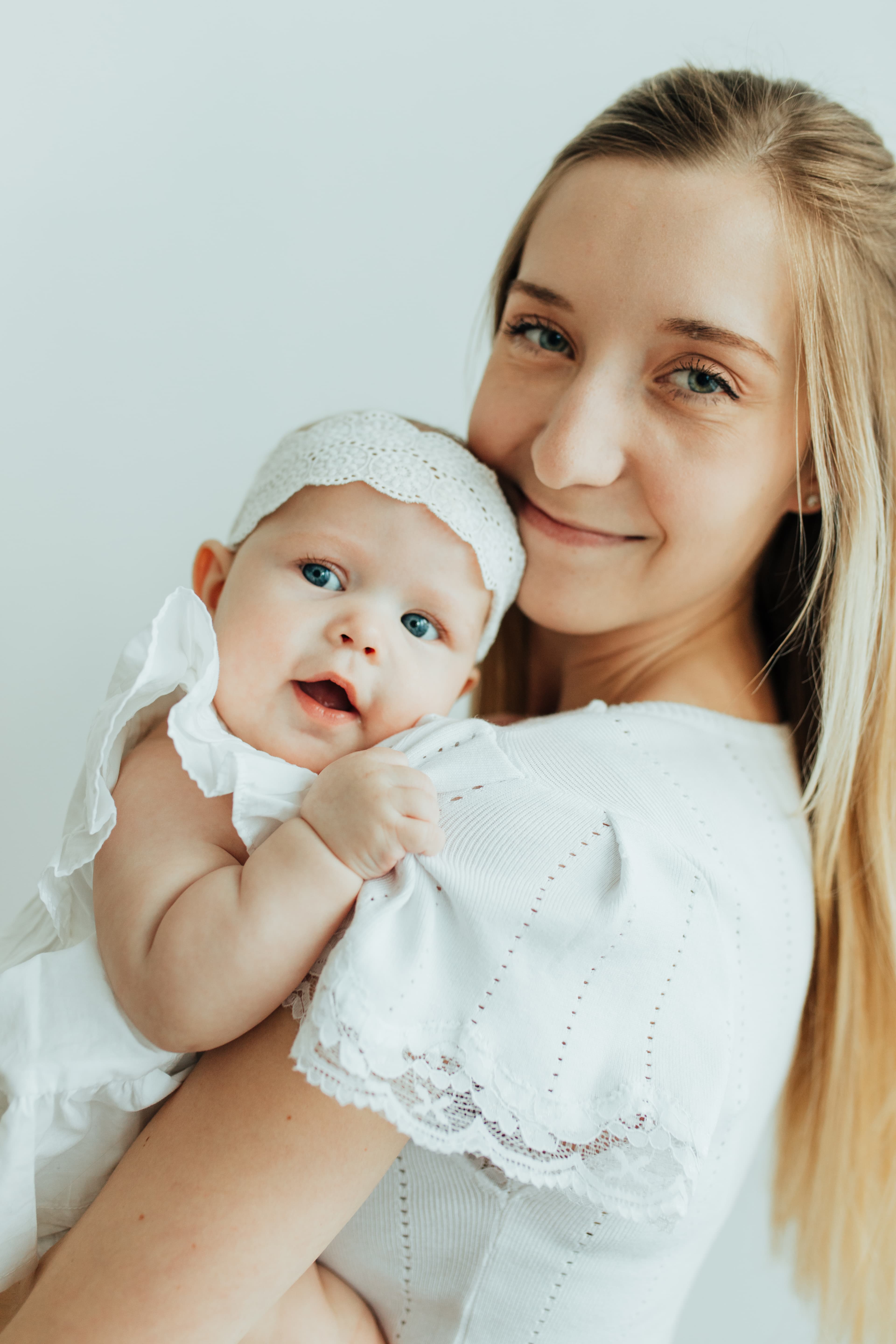 Holly, maker behind The Tangled Thread Co.